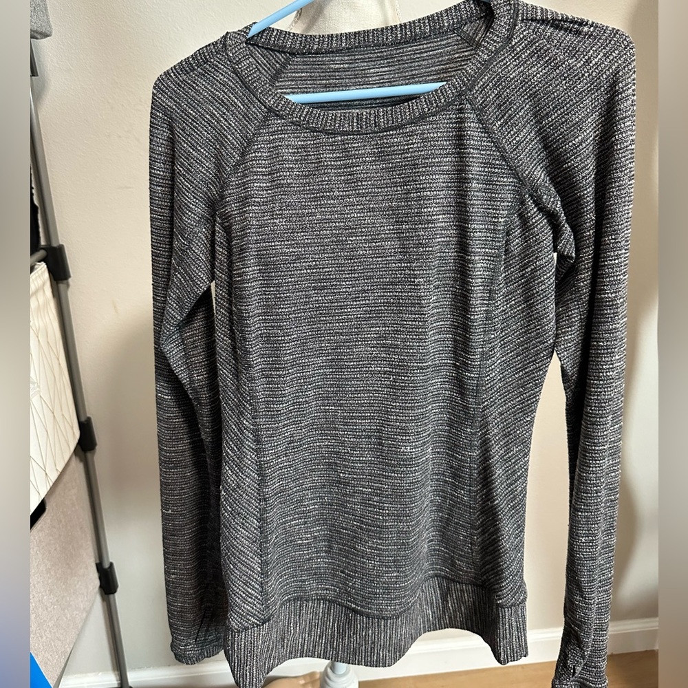 LULULEMON SIZE 4 LONG SLEEVE GREY THICKER